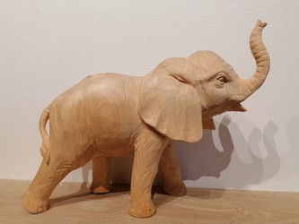 Elefant Zirbenholz natur.jpg